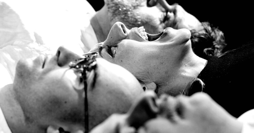 ”NUMB” του Νίκου Σκουλά: 2ος Χρόνος στο Θέατρο Αλκμήνη